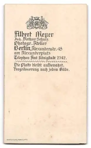 Fotografie Albert Meyer, Berlin, Alexanderstrasse 45, Porträt einer jungen Frau