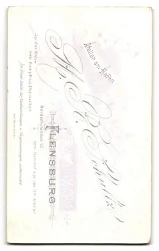 Fotografie M. B. Schultz, Flensburg, Norderhofenden 13, Eleganter junger Mann in Anzug