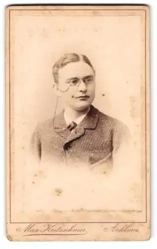 Fotografie Max Kretschmer, Anklam, Porträt eines Mannes mit Brille