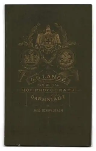 Fotografie G.G. Lange, Bad Schwalbach, Stehendes Kind mit Stuhl