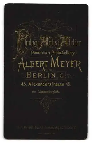 Fotografie Albert Meyer, Berlin, Alexanderstrasse 45, Porträt eines eleganten Herrn