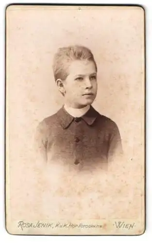 Fotografie Rosa Jenik, Wien, Mariatreugasse No. 6, Porträt eines Jungen