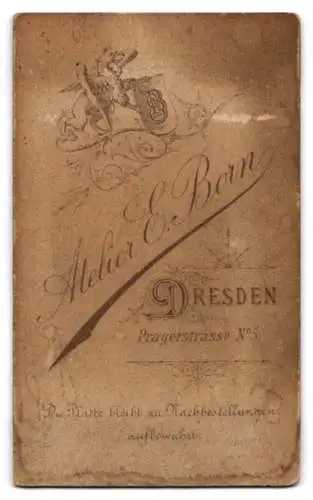 Fotografie E. Born, Dresden, Pragerstrasse 5, Porträt einer Dame