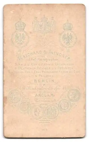 Fotografie Reichard & Lindner, Berlin, Markgrafenstrasse 40, Porträt eines Herrn mit Bart