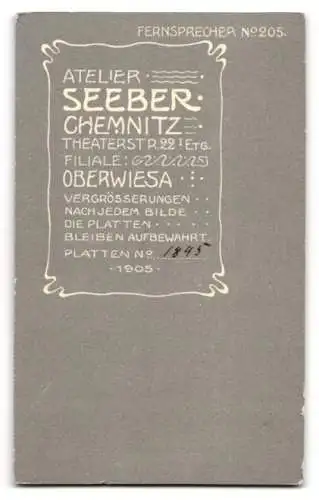 Fotografie Atelier Seeber, Chemnitz, Theaterstr. 22, Kleinkind mit Spielzeug auf Tisch