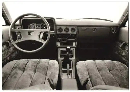 Fotografie Auto Toyota Cressida, Cockpit, Armaturen der Limousine, Werkfoto