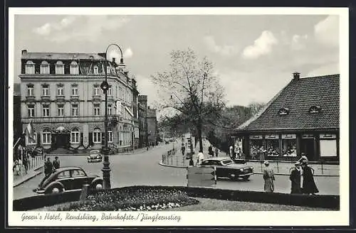 AK Rendsburg, Greens Hotel W. A. Andresen mit Kreuzung Bahnhofstrasse-Jungfernstieg, Geschäftshaus, VW-Käfer