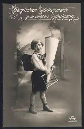 Foto-AK Amag Nr.63689 /4: Mädchen mit Ranzen und Zuckertüte beim ersten Schulgang