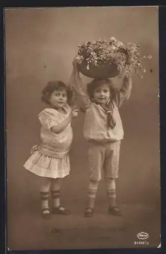 Foto-AK Amag Nr. 61459 /5: Hoch Josef!, Kinder mit Korb voller Blumen