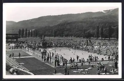 AK Merzhausen /Freiburg, Besucher im Freibad