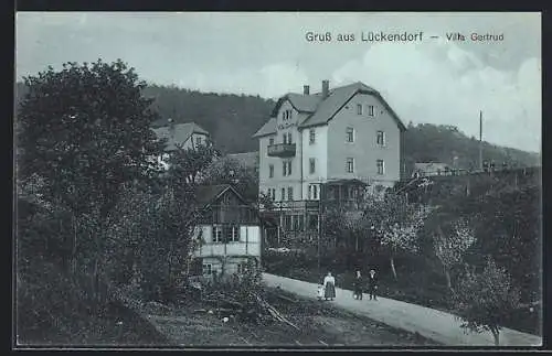 Mondschein-AK Lückendorf, Hotel Villa Gertrud mit Strasse, Ortspartie