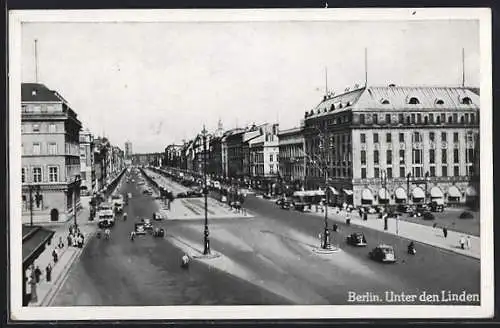 AK Berlin, Unter den Linden mit Hotel Adlon