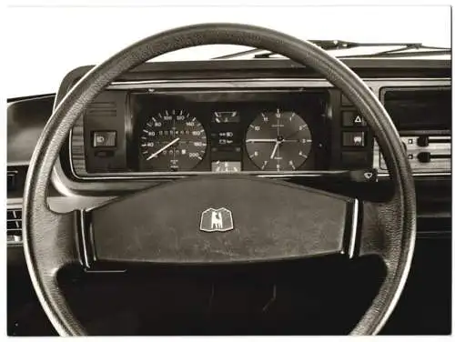 Fotografie Auto Volkswagen VW Passat, Cockpit, Armaturen, Werkfoto