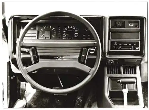 Fotografie Auto Datsun Laurel 2,4, Cockpit, Werkfoto