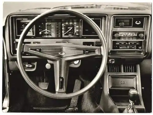 Fotografie Auto Datsun 200 L, Cockpit, Werkfoto