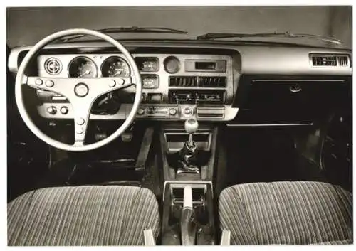 Fotografie Auto Toyota Celica Liftback 1600 ST, Cockpit, Werkfoto