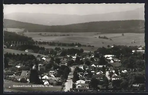 AK Gaaden, Ortsansicht mit Strasse und Bergpanorama aus der Vogelschau