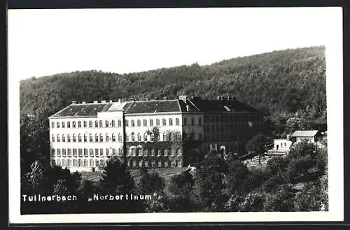 AK Tullnerbach, Norbertinum mit Waldgebiet aus der Vogelschau