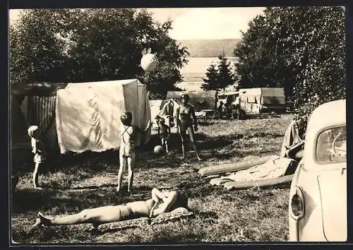 AK Hohenfelden /Kr. Weimar, Zeltplatz, Urlauber beim Ballspiel