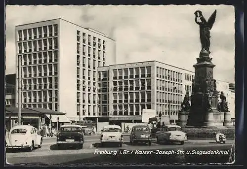 AK Freiburg i. Br., Kaiser-Joseph-Strasse und Siegesdenkmal, VW-Käfer