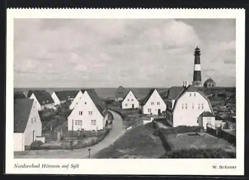 AK Hörnum auf Sylt, Strassenpartie mit Häusern und Leuchtturm