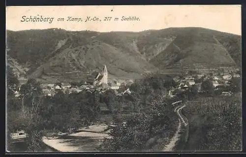 AK Schönberg am Kamp, Ortsansicht mit Wanderweg und Bergblick