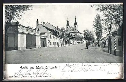 AK Maria Lanzendorf, Strassenansicht mit Kirche, Leute, Fahrrad