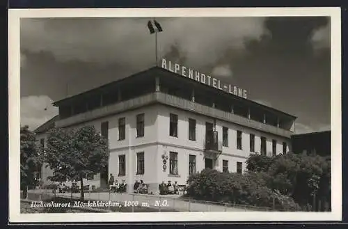 AK Mönichkirchen /N.-Ö., Alpen-Hotel Lang mit Besuchern