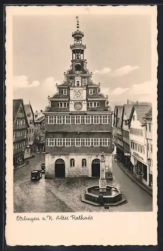 AK Esslingen a. N., Altes Rathaus mit Geschäften und Brunnen