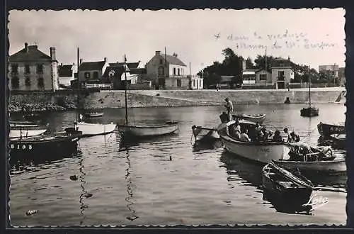 AK Portivy, Le Port et ses barques paisibles sur l`eau