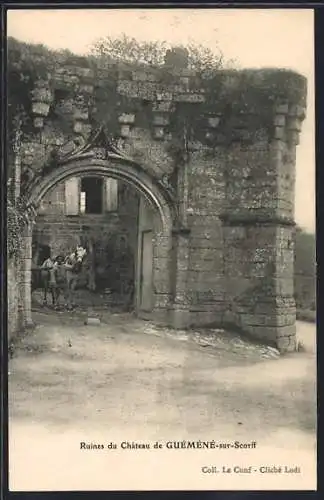 AK Guémené-sur-Scorff, Ruines du Château et arche en pierre