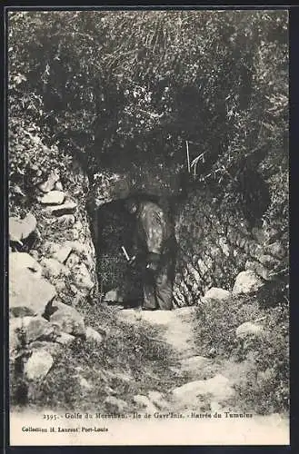 AK Ile de Gavrinis, Entrée du Tumulus dans le Golfe du Morbihan