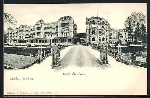 AK Baden-Baden, Hotel Stephanie mit Strassenpartie