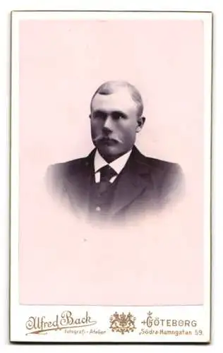 Fotografie Alfred Back, Göteborg, Södra Hamngatan 59, zwei Engel mit Fotografien, kgl. Wappen