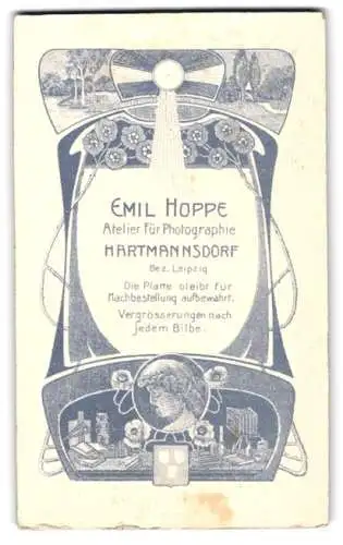 Fotografie Emil Hoppe, Hartmannsdorf, grafische Jugendstil Darstellung mit Frauenkopf und Floralem Motiv