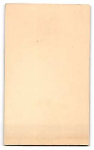 Fotografie James Bourn, Göteborg, Brautpaar aus Schweden im schwarzen Brautkleid und Anzug