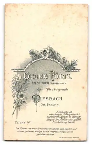 Fotografie Georg Pöltl, Miesbach, junge Frau im Trachtenkleid mit Brosche