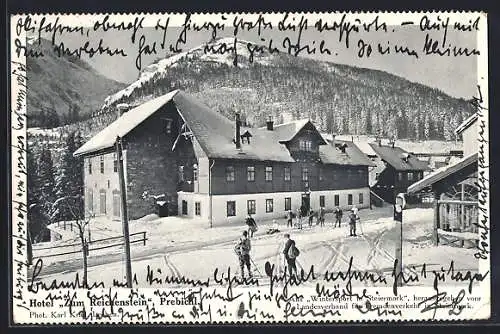 AK Prebichl, Hotel Zum Reichenstein mit Skifahrern im Winter