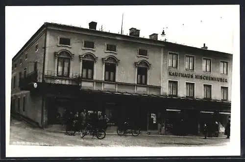 Foto-AK Mattighofen, Partie am Kaufhaus Hischenhuber