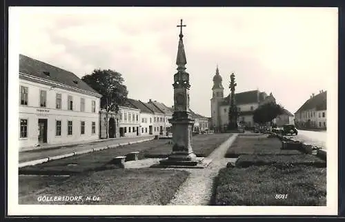 Foto-AK Göllersdorf, Ortszentrum mit Volksschule