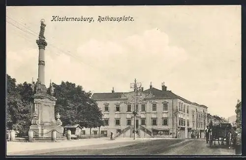 AK Klosterneuburg, Rathausplatz mit Denkmal