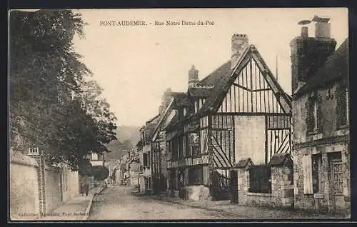 AK Pont-Audemer, Rue Notre Dame du Pré avec maisons à colombages