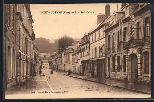 AK Pont-Audemer, Rue Sadi-Carnot avec bâtiments historiques