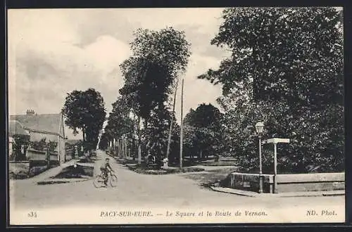 AK Pacy-sur-Eure, Le Square et la Route de Vernon