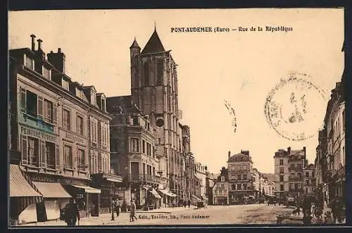 AK Pont-Audemer, Rue de la République avec église et commerces