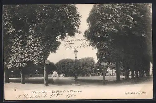 AK Louviers, La Place de la République avec arbres et lampadaire central