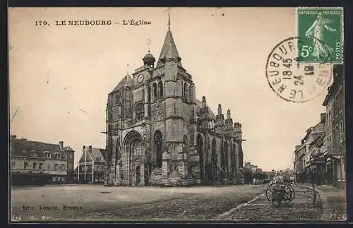 AK Le Neubourg, L`église au centre de la place animée