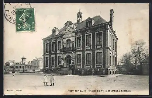 AK Pacy-sur-Eure, Hôtel de Ville et groupe scolaire