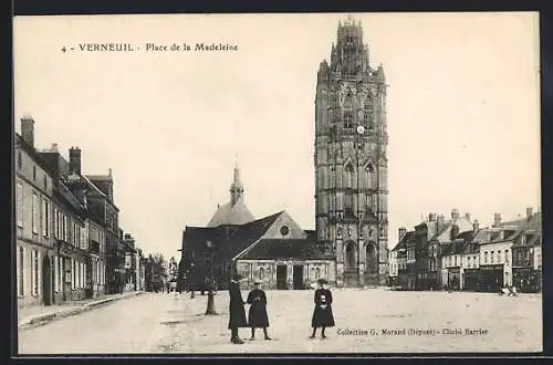 AK Verneuil, Place de la Madeleine avec l`église et la tour imposante