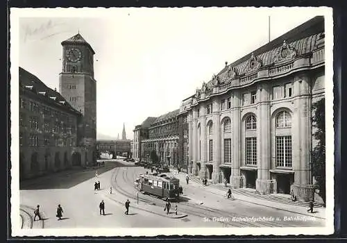 AK St.Gallen, Bahnhofgebäude u. Bahnhofplatz mit Strassenbahn